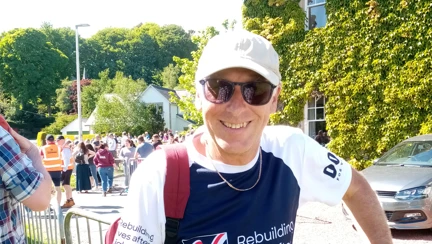 Fundraiser Gary in his Blind Veterans UK t-shirt