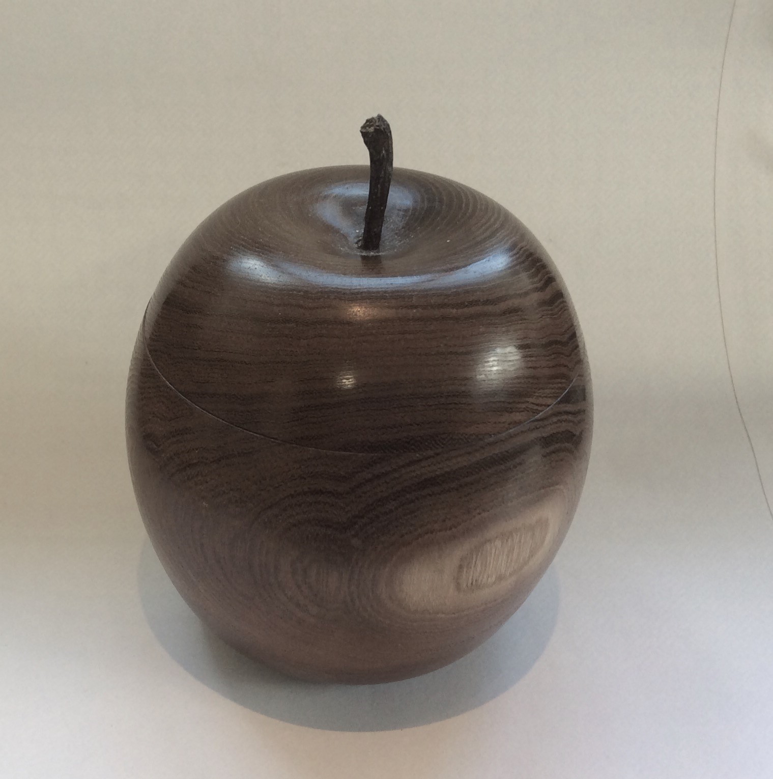 Photo of blind veteran Bill Mooney's woodturned apple